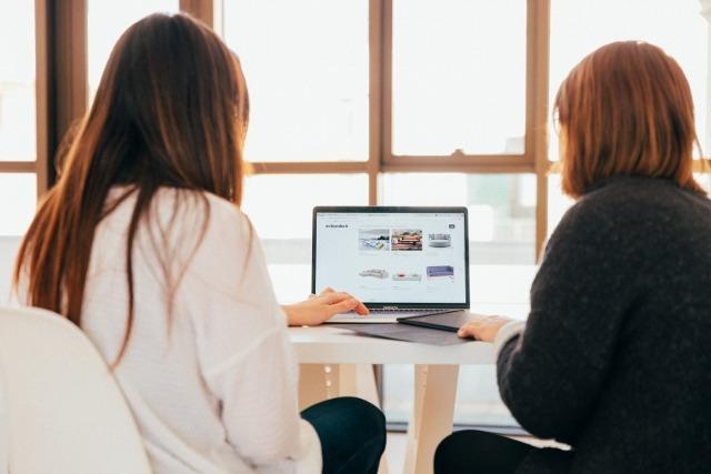 Financial Management 2 (640x427) Two women looking at financial management software on a laptop togethe